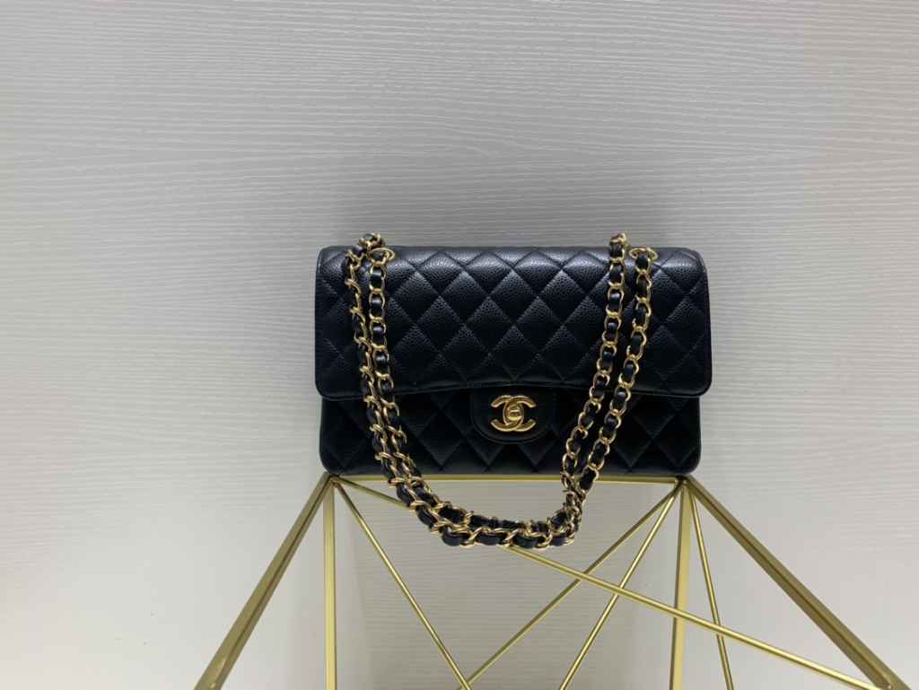 Front view of a superfake Chanel Classic Flap bag in black caviar leather with a gold CC lock and interwoven chain, highlighting 1:1 factory quality for replica designer bags.