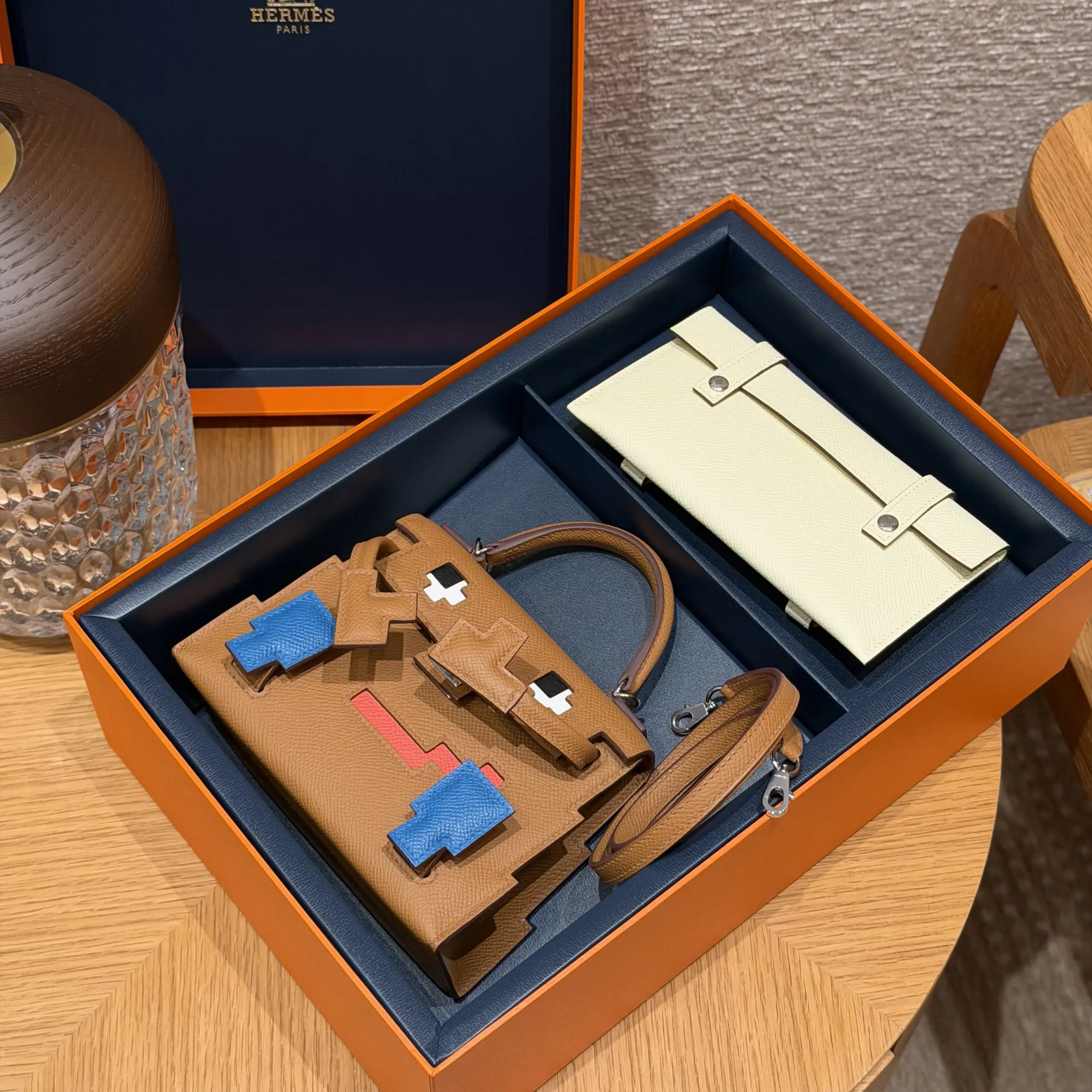 Kellydoll Picto replica presented in its box with pouch and detachable strap