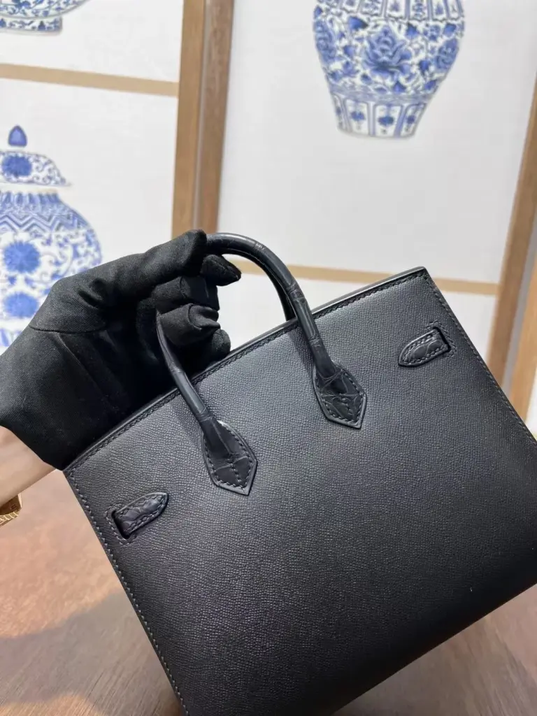Back panel of a dark Birkin 20 Faubourg replica