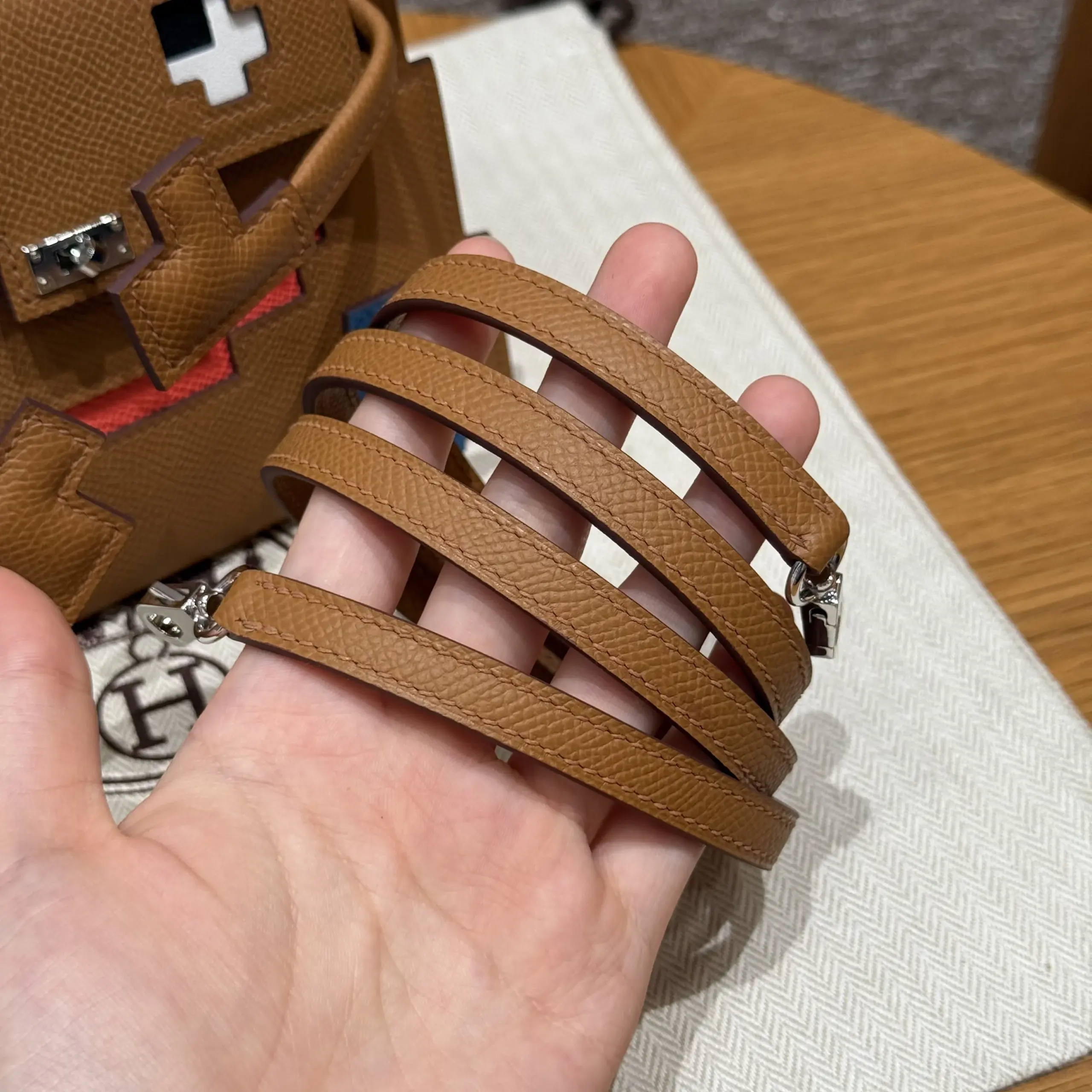Close overview of the top handle and movable leather arms