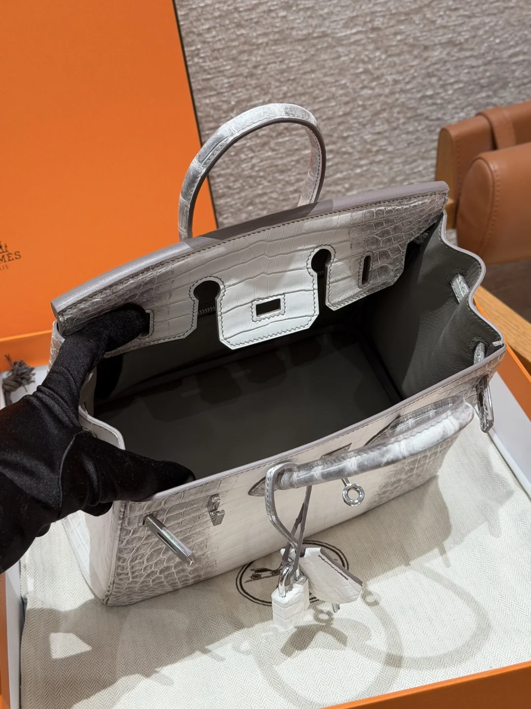 Open interior view of the Kelly 25-style bag