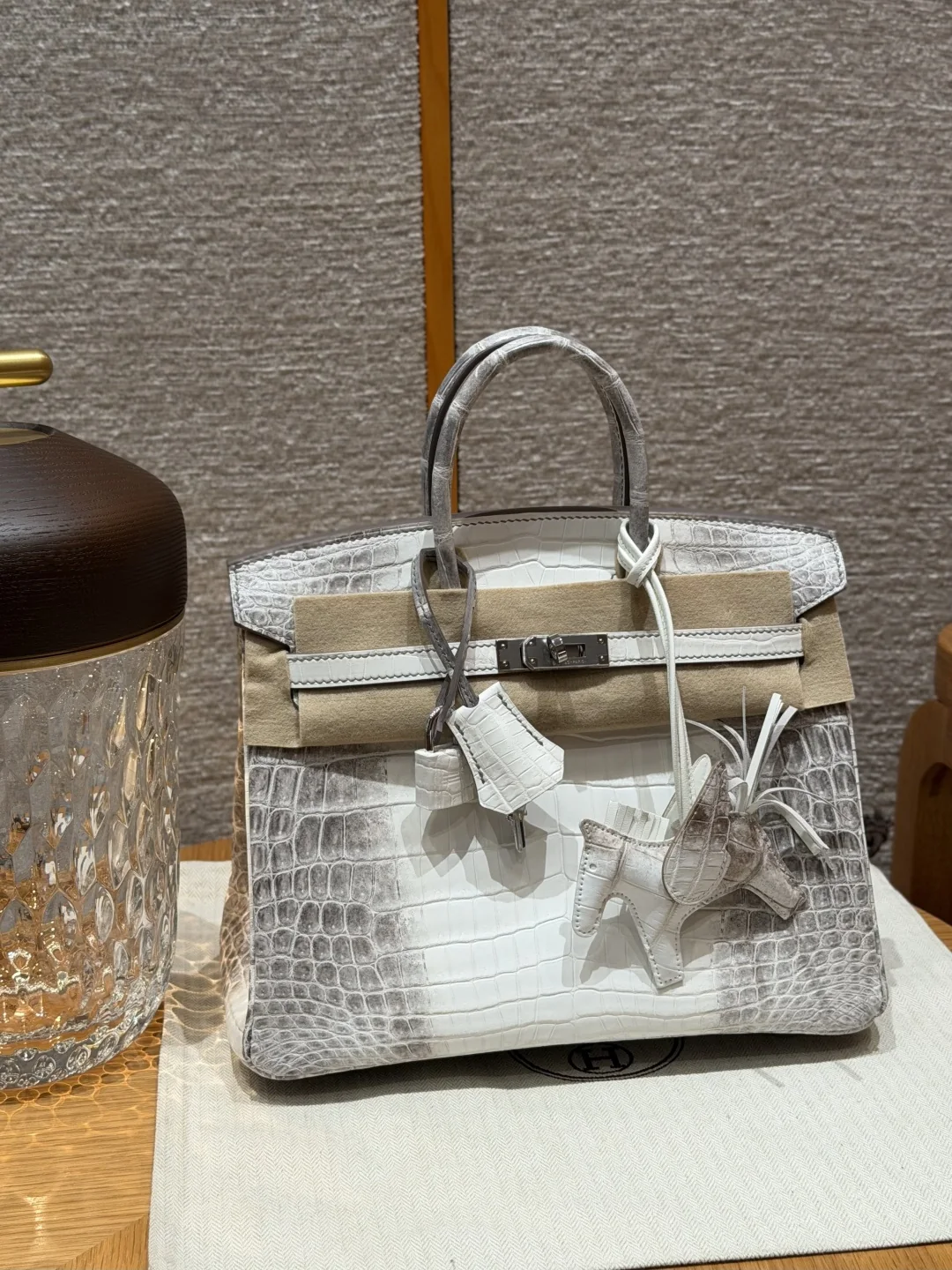 Unobstructed front product view of the Himalaya-style Kelly bag