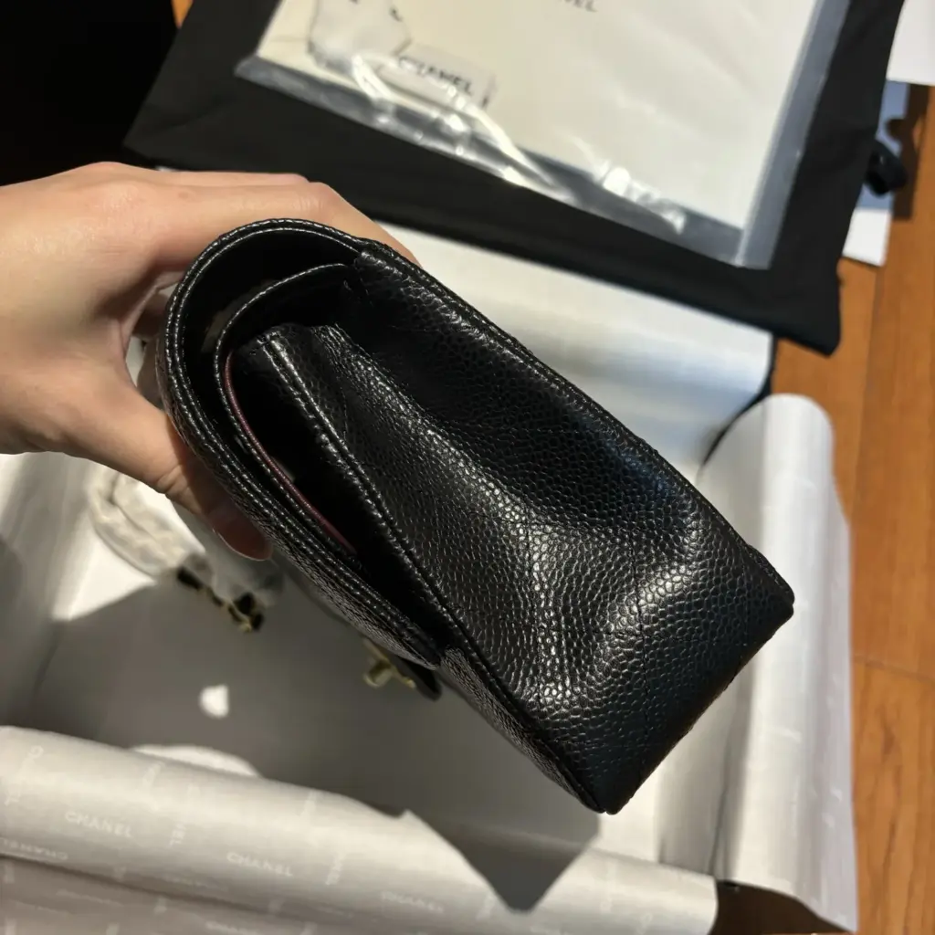 Side gusset and base profile of a black caviar CF25 replica