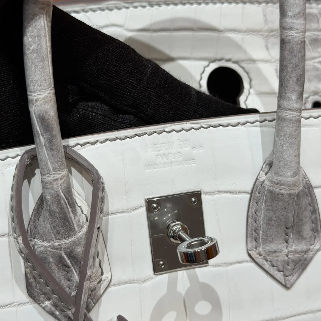 Close view of the turn-lock and heat stamp on the front panel