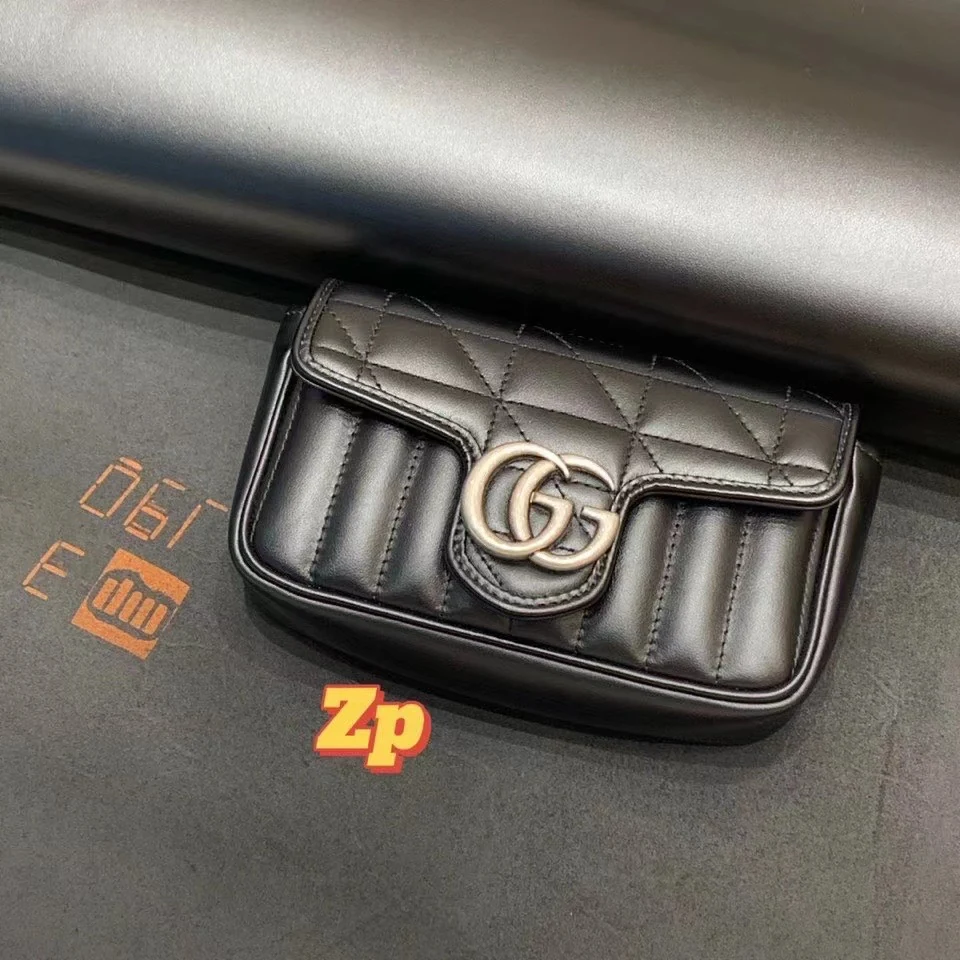GG Marmont leather reference with vertical quilting and a geometric flap